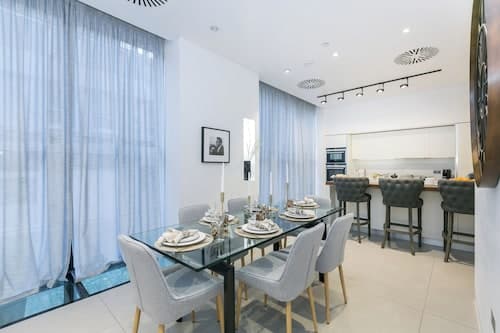 Urban Chic - Chiltern and Baker