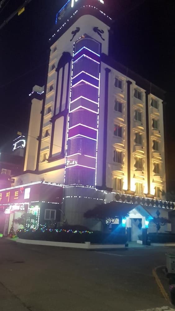 Cupid Motel