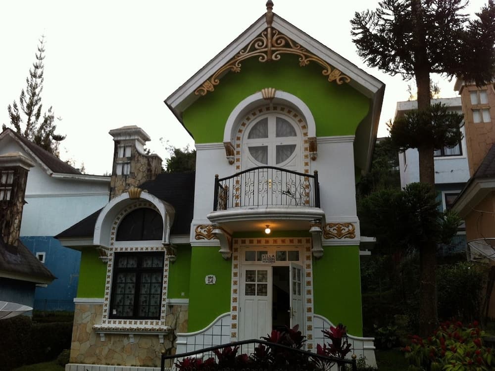 Villa Kota Bunga Dahlia