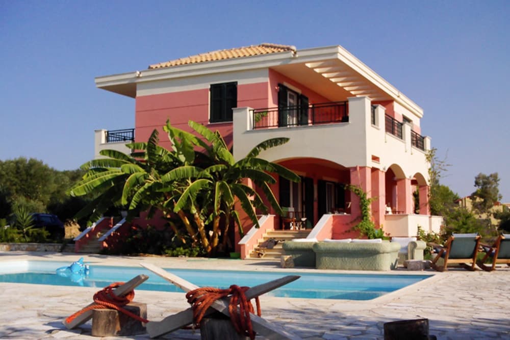 Villa Mitis - A Bohemian Private Pool Retreat