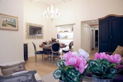 Elegant and Cozy City Center for 5 - Two Bedroom Apartment, Sleeps 5