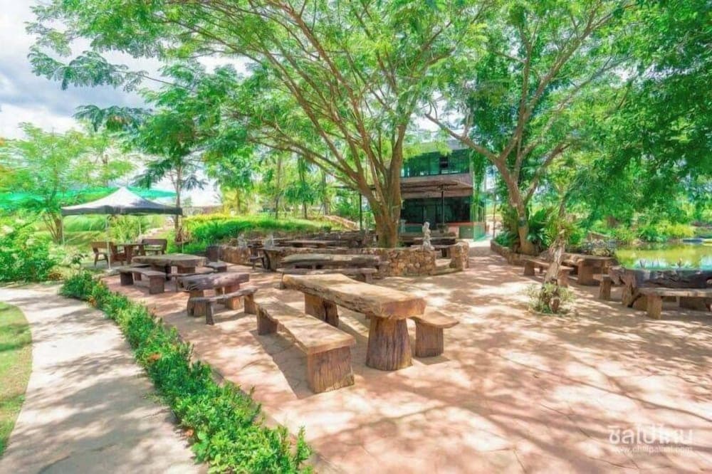Alongkorn Farm and Resort