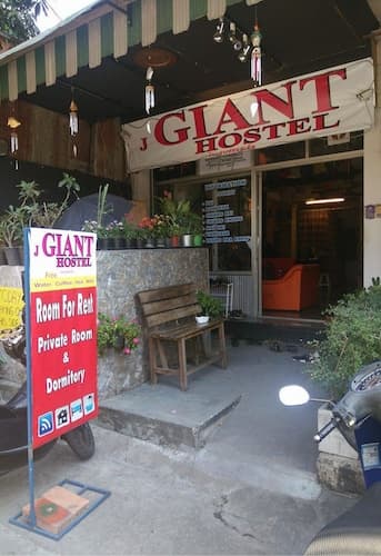 J Giant Hostel