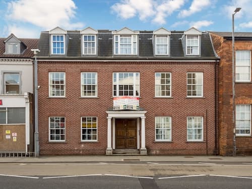 Luxurious 2 Bed Apartment in Central Bedford