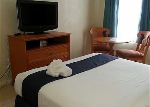 Hollywood Beach Resort- Beautiful Large Studio