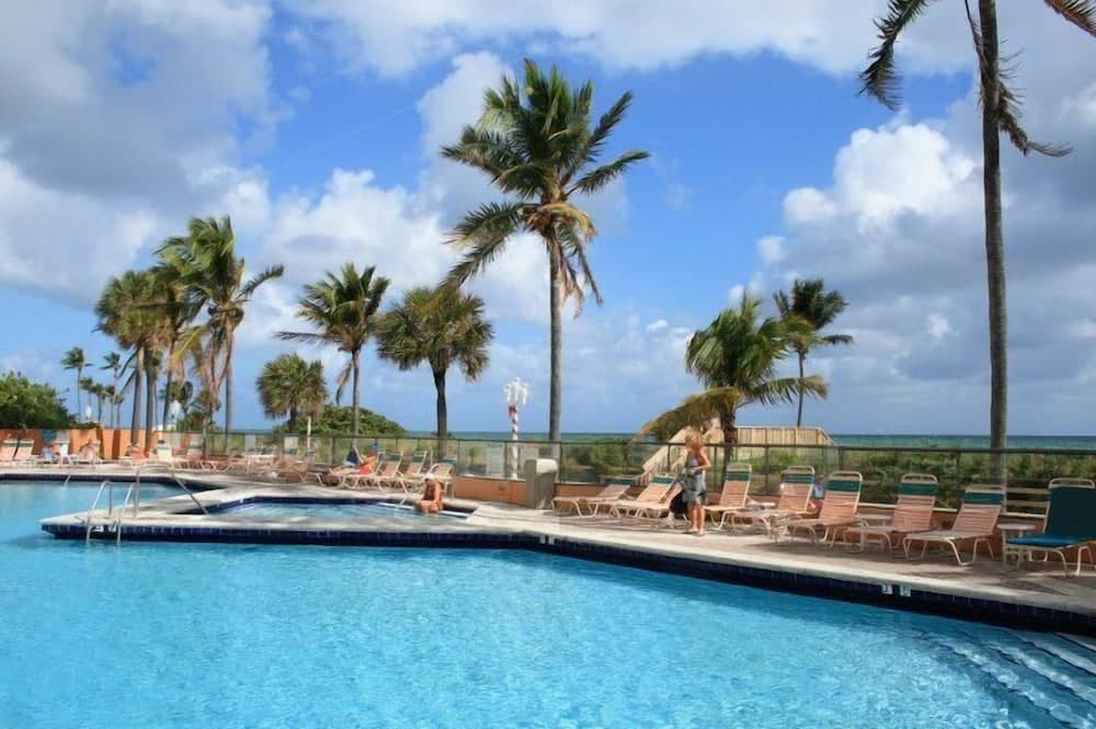Hollywood Beach Resort- Stylish Large Studio