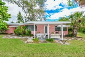 The Seashell. Private Home #54561 3 Bedrooms 2 Bathrooms Home
