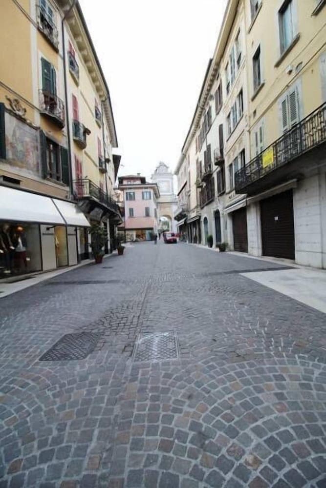 Comfortable Apartment Cavour Square