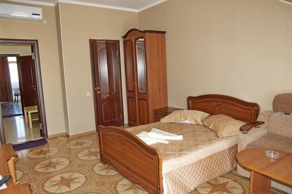 Tikhaya Gavan Guest House