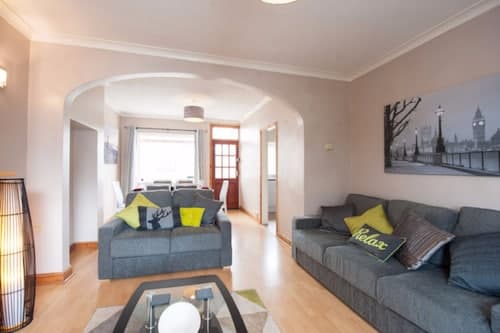 Holiday Home - Sleeps 7