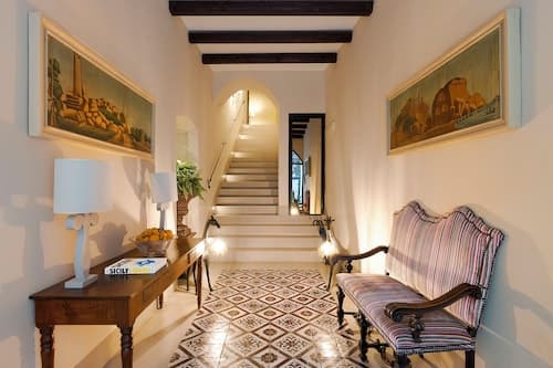 Palazzo Arone dei Baroni di Valentino