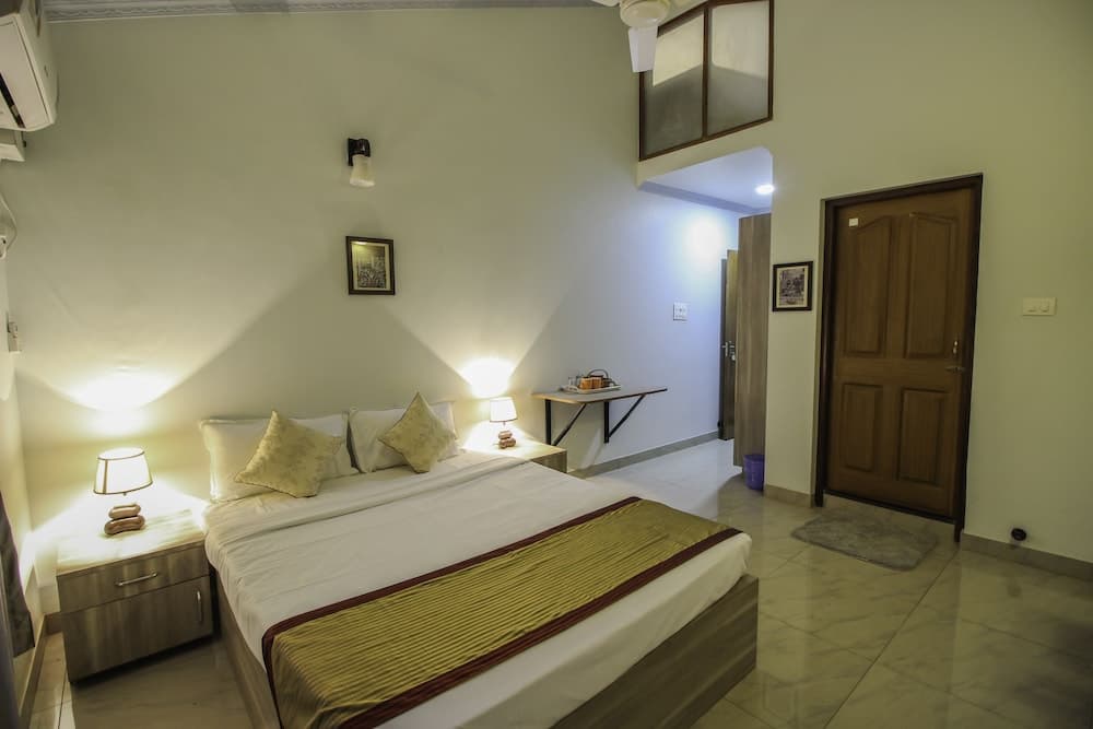 OYO 10723 Home Pool View Studio Colva