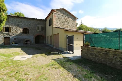 Stunning Private Villa for 4 Guests With Wifi, Private Pool, TV, Veranda, Pets Allowed and Parking
