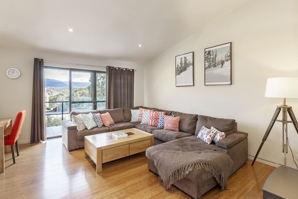 Khione 1 - Modern & spacious with views towards Lake Jindabyne & the mountains beyond