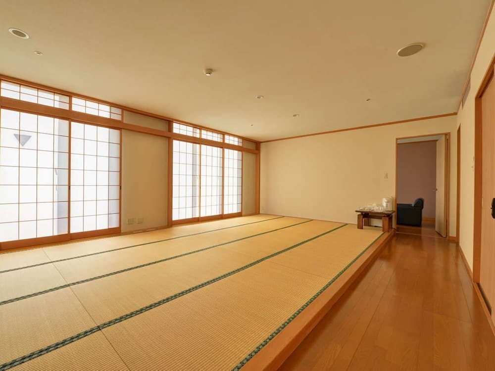 KAMOGAWA COUNTRY HOTEL