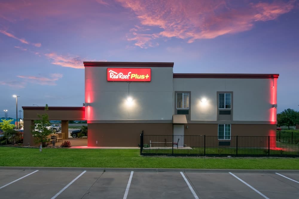 Red Roof Inn PLUS+ Fort Worth - Burleson