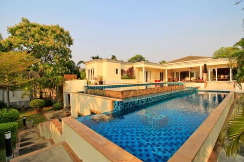 Pattaya Sunset Villa 4 Bedroom Sleeps 8