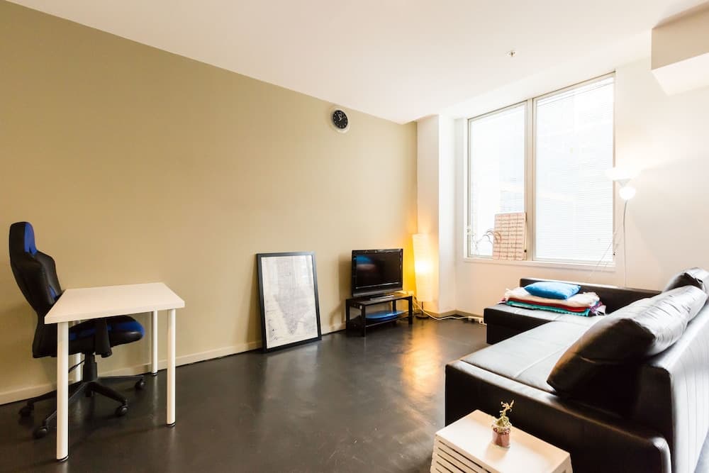 MEGAN, 2BDR Melbourne Apartment