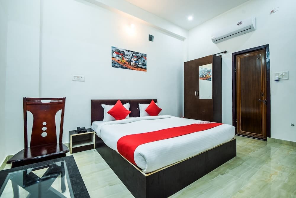 OYO 10682 Hotel Blue Lotus