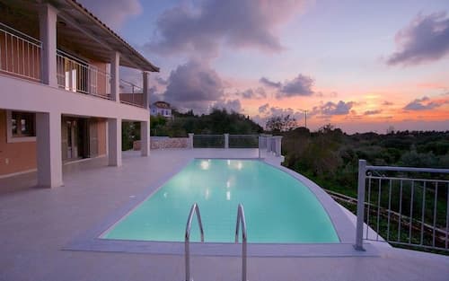Vryonis Villa