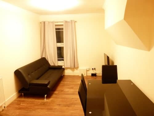 SS Property Hub - Canary Wharf Family Apartment
