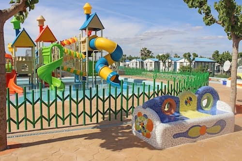 Camping y Bungalows Monmar