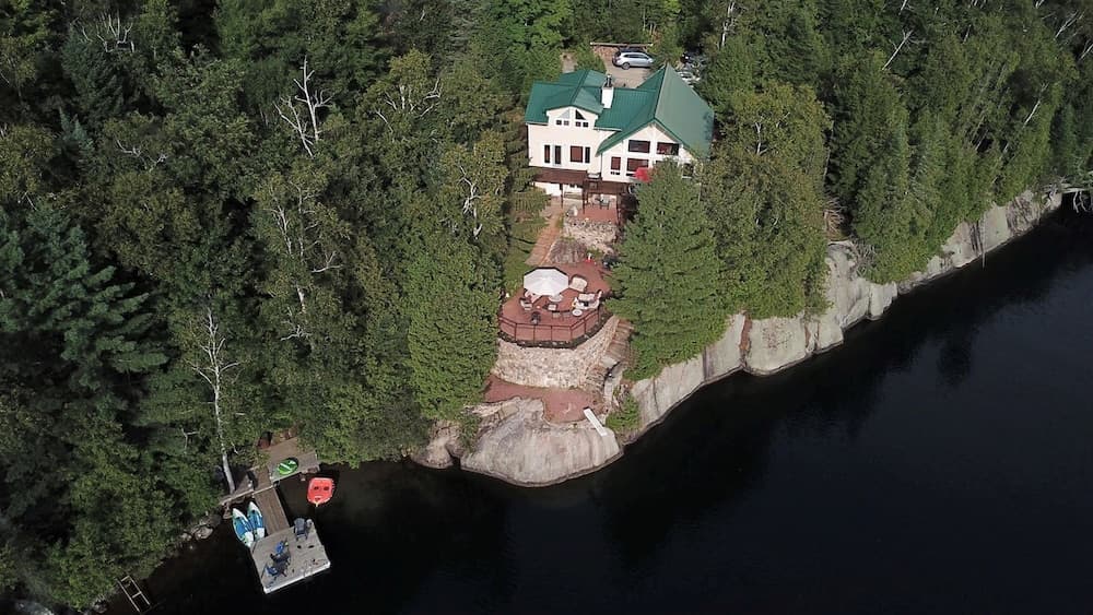 Duhamel Rock Cliff 3-Bedroom Waterfront Chalet