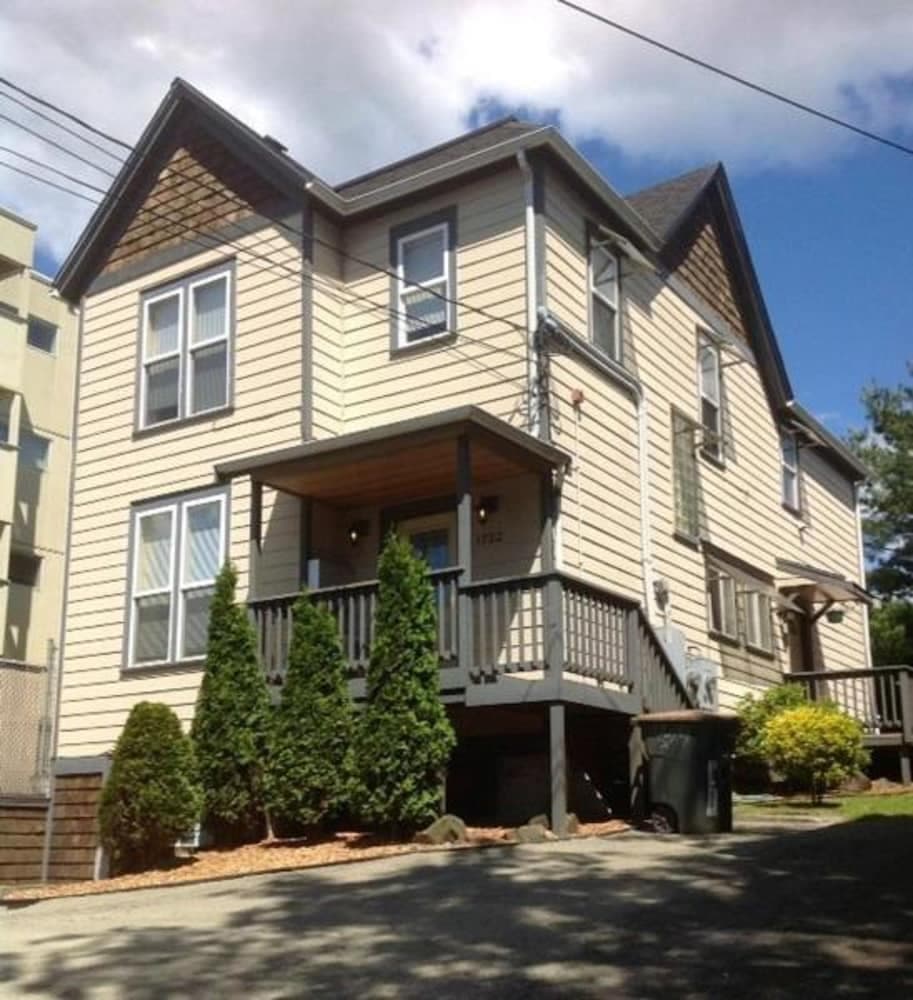 Capitol Hill Apartments