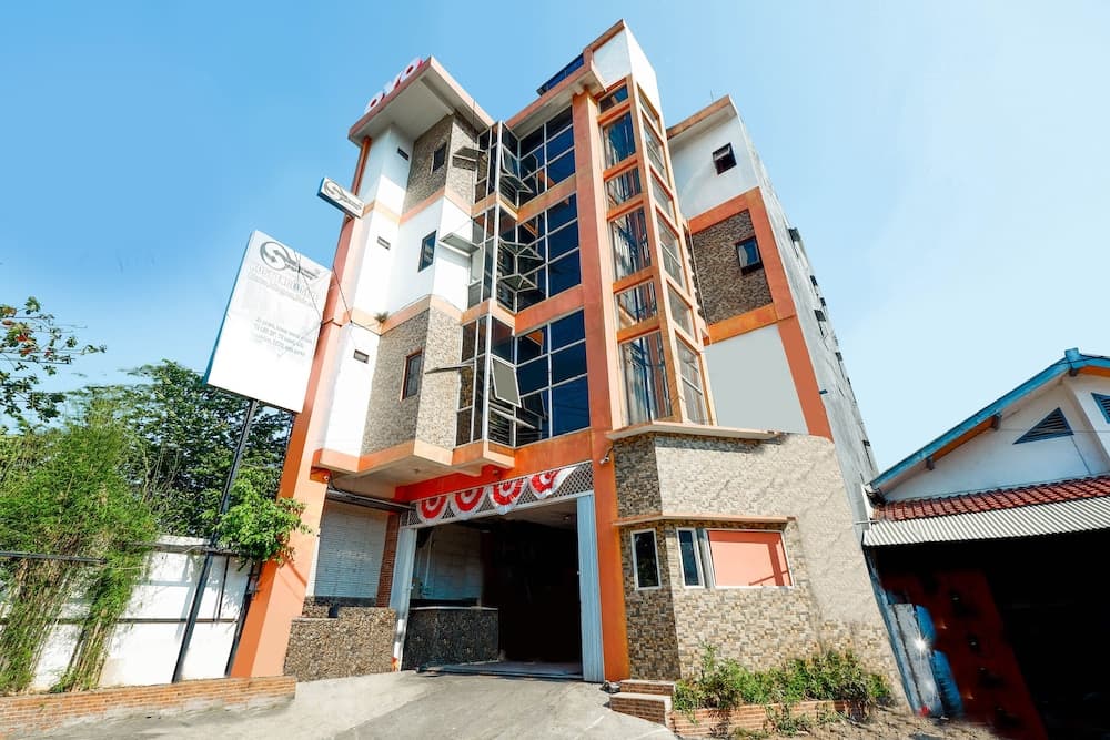 OYO 1251 Residence 8