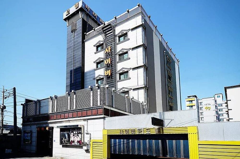 Cyber Motel