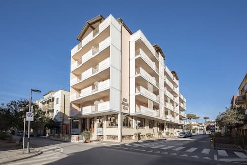 Lola Piccolo Hotel and Apartments