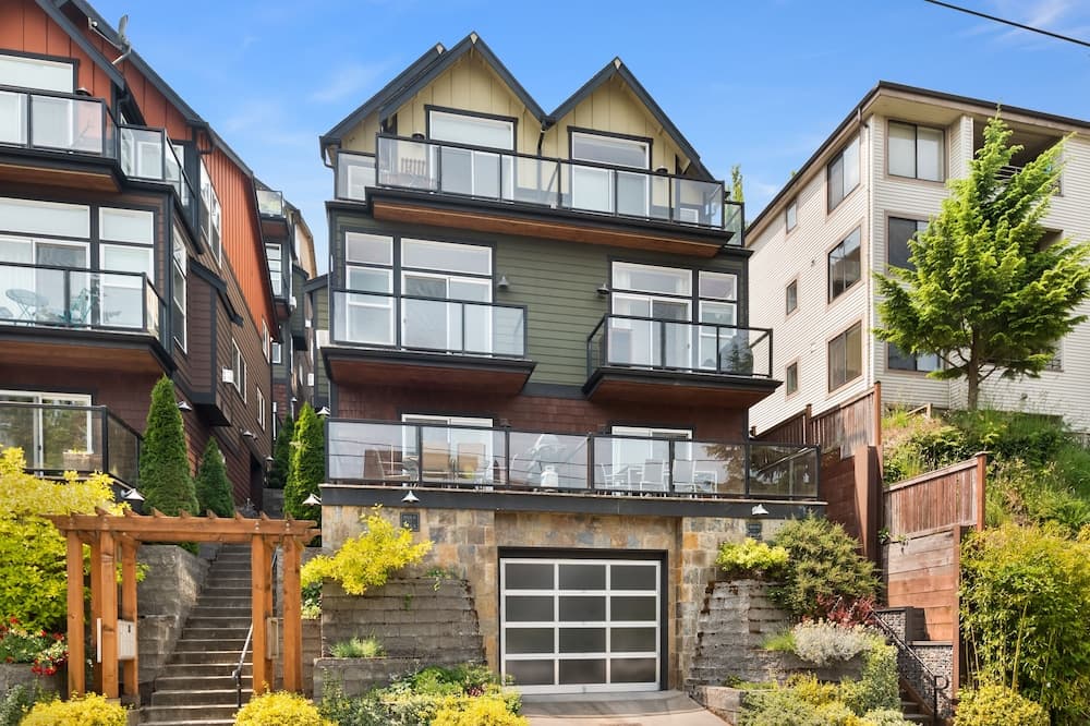Seattle Vacation Home: The Aerodrome