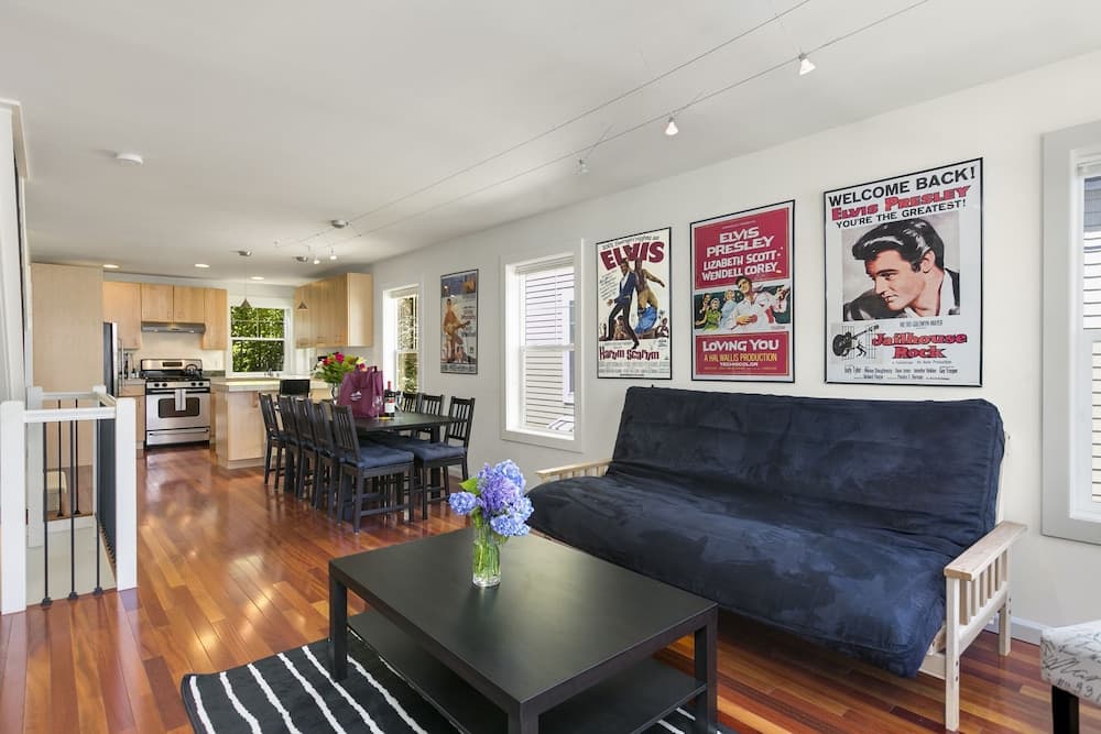 Seattle Vacation Home: Graceland