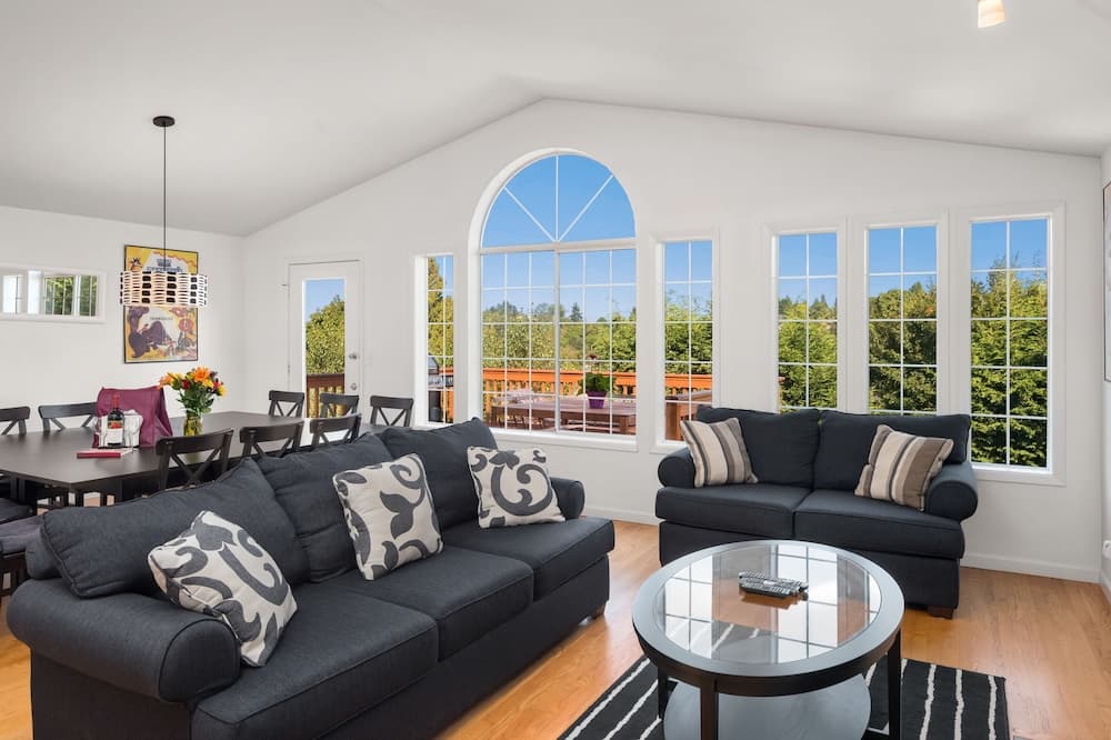 Seattle Vacation Home: The Big Top
