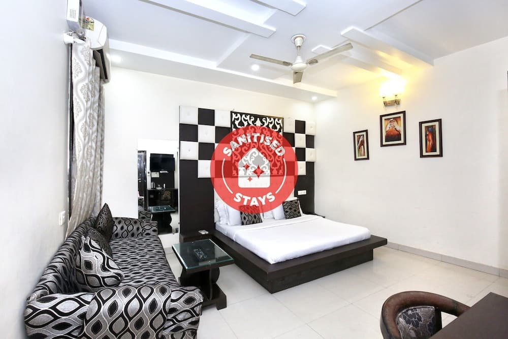 Capital O 9235 Hotel Nayyar