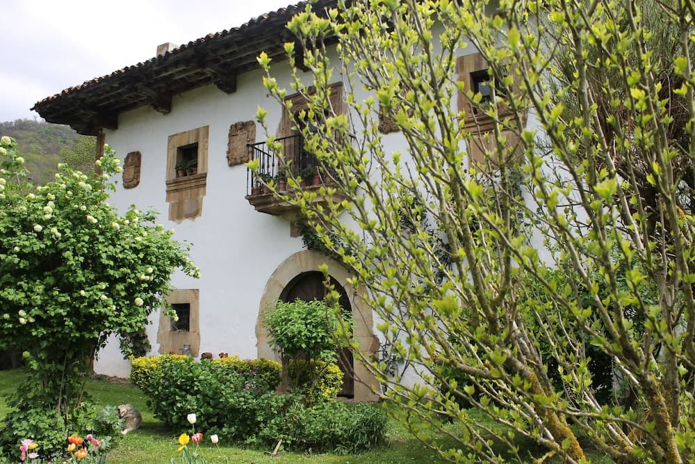Casona De Treviño