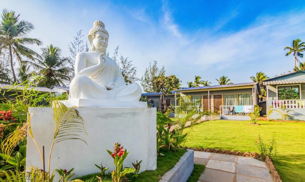 Treebo Lands End Beach Resort Morjim