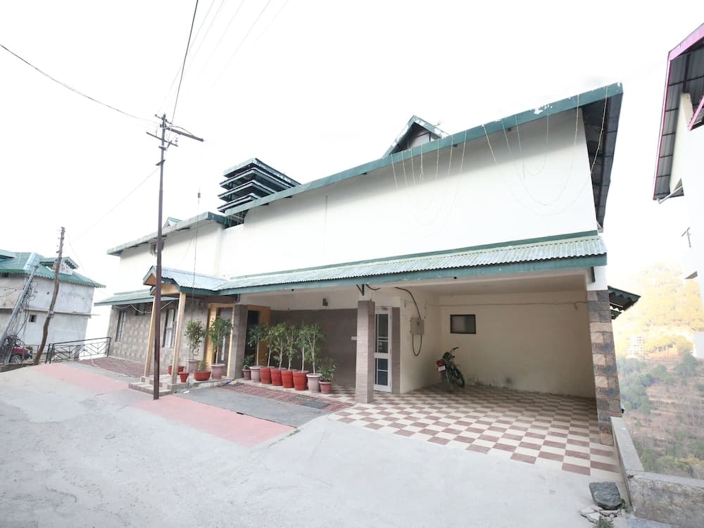 OYO 12185 Home Wayside Villa 3BHK Apartment Kasauli