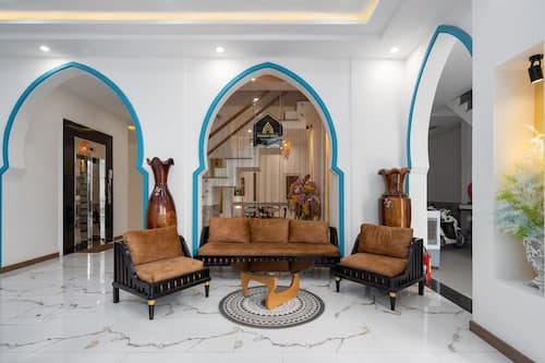 Phuong Dong Hotel & Apartment