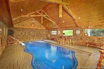 5 O' Clock Somewhere 3 Bedroom Cabin by RedAwning