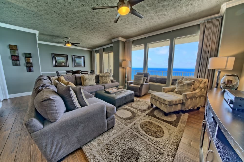 Pleasant Oceanfront Condo with Large Balcony and Beach Access - Unit 1605 by RedAwning
