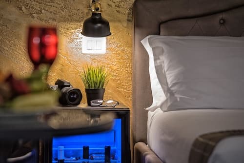 StarHome NAVONA