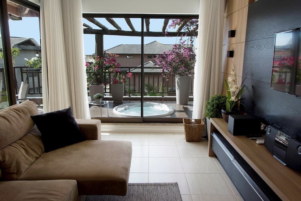 CO302 Luxuosa Cobertura de 3 suites com jacuzzi