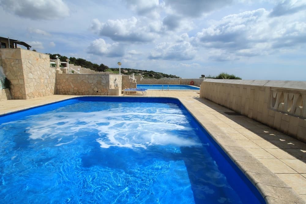 Don Carlos Pool Residence