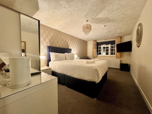 Marina Court Hotel