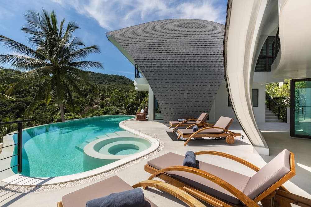 Villa Shadow