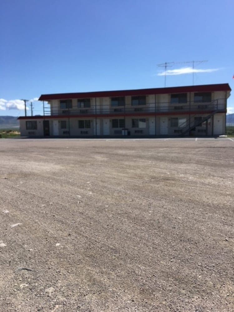 Flag's West Motel
