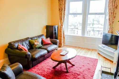 Newly Furnished Flat on Leith Walk, Sleeps 4