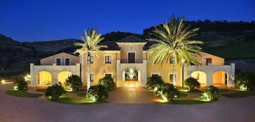 Baglio Caruana Cantina & Relais
