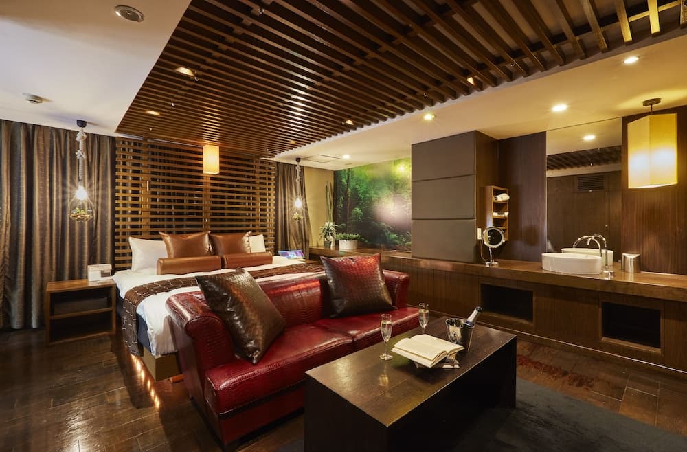 Hotel Love